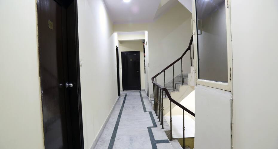 Hotel Elegant, New Delhi 5